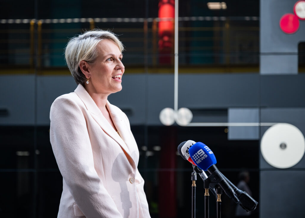 Tanya Plibersek and news publishing executives tour the Chullora printing plant